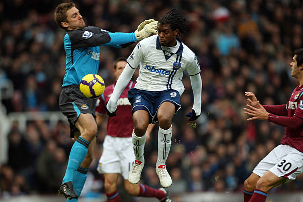 其年轻且充 其年轻且充