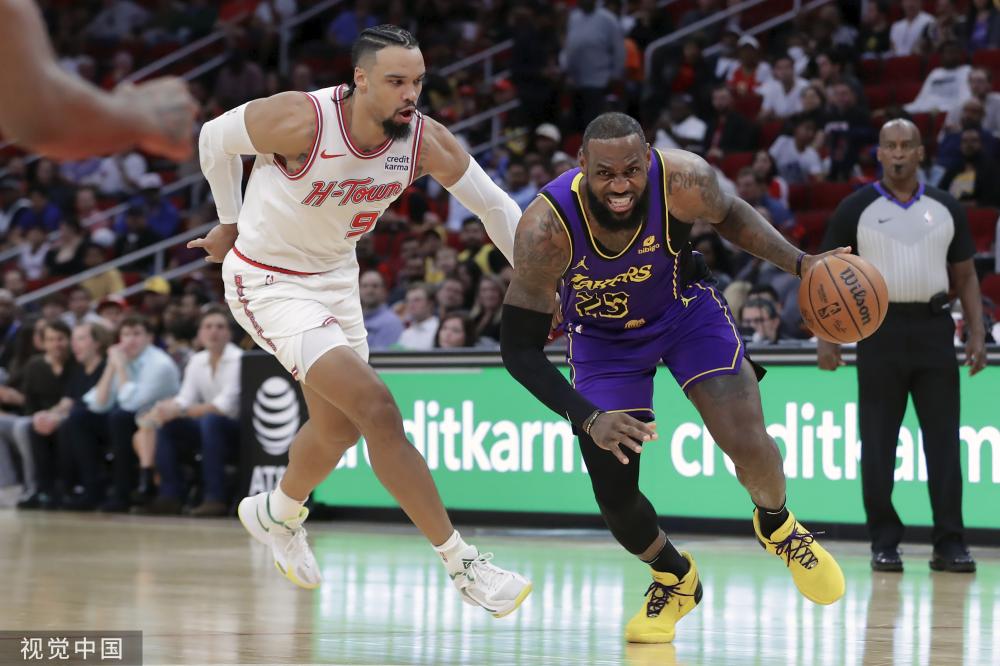 着巨大的挑 着巨大的挑